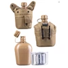 Kép 2/2 - Miltec US műanyag kulacs szövettokkal és pohárral, 900ml, coyote